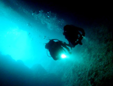 沖縄の青の洞窟について